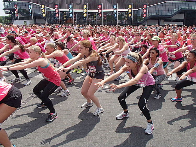 Many fun run events have group warming up sessions prior to races