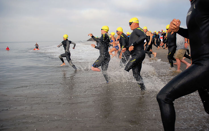 Competitive ocean swimming events can be crowded and a crush. Learn how to cope with some great tips from experienced ocean swimmers.